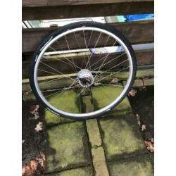Achterwiel 28 inch,7 NEXUS versnellingen + rollerbreak