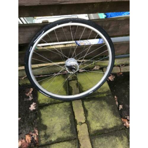 Achterwiel 28 inch,7 NEXUS versnellingen + rollerbreak