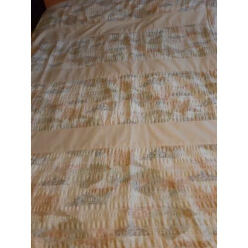 Twee persoons sprei in pastel kleuren