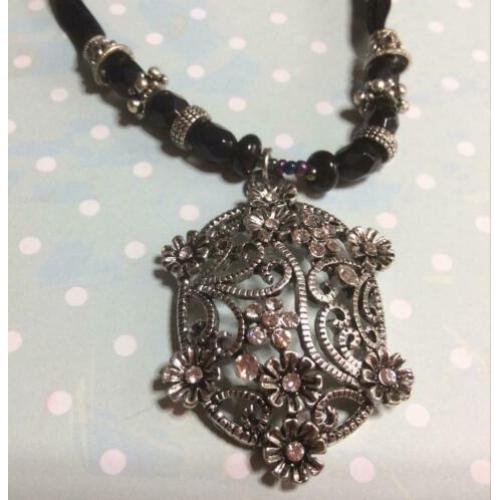 Nieuwe MKM Design ketting met grote hanger kristal verstelb.