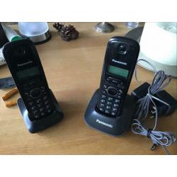2 Panasonic Dect telefoon, opladers en 4 oplaadbare batterij