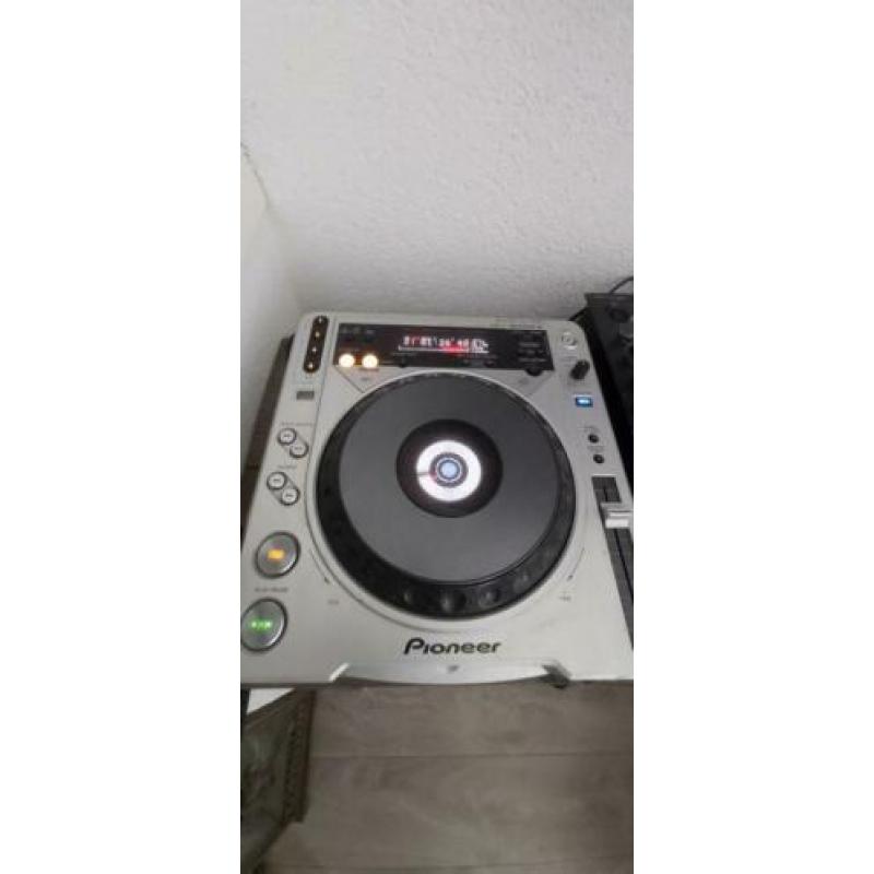 Pioneer CDJ 800 MK2 + Flyghtcase