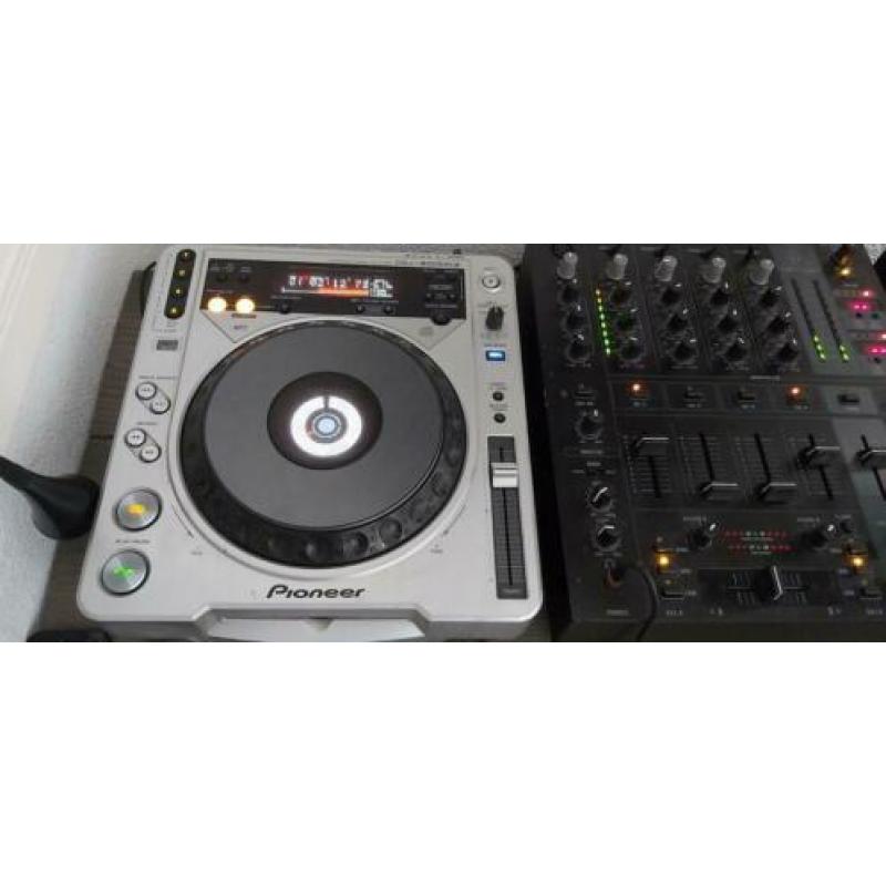 Pioneer CDJ 800 MK2 + Flyghtcase