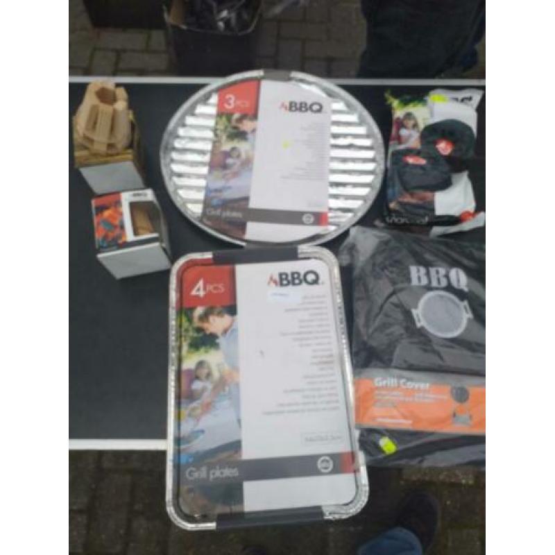 Te koop partij 425 st BBQ artikelen