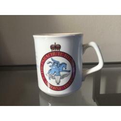 WW2 Herdenkingsbord, mok en vingerhoed Airborne Div.