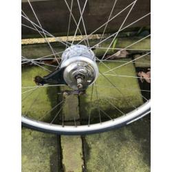 Achterwiel 28 inch,7 NEXUS versnellingen + rollerbreak