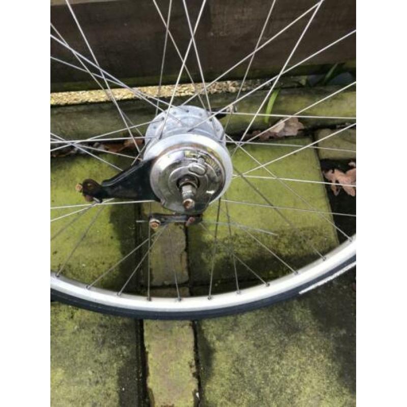 Achterwiel 28 inch,7 NEXUS versnellingen + rollerbreak