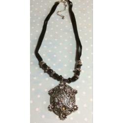 Nieuwe MKM Design ketting met grote hanger kristal verstelb.