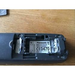 2 Panasonic Dect telefoon, opladers en 4 oplaadbare batterij