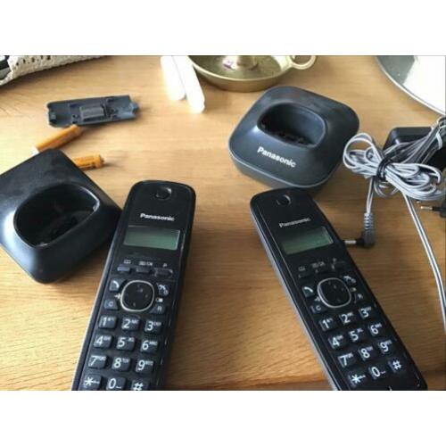 2 Panasonic Dect telefoon, opladers en 4 oplaadbare batterij