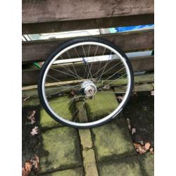 Achterwiel 28 inch,7 NEXUS versnellingen + rollerbreak