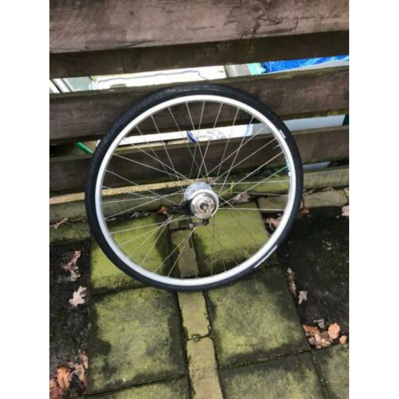 Achterwiel 28 inch,7 NEXUS versnellingen + rollerbreak