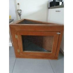 Hok voor konijntje of cavia. Met zinken plaat.