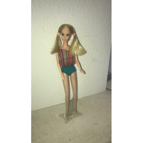 Oude barbie van Mattel.