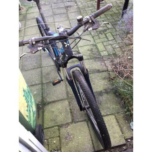Mooie Moutainbike met wat dingen te doen