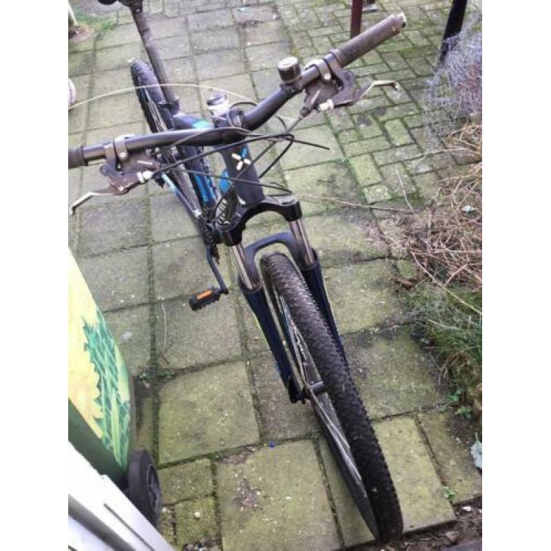 Mooie Moutainbike met wat dingen te doen