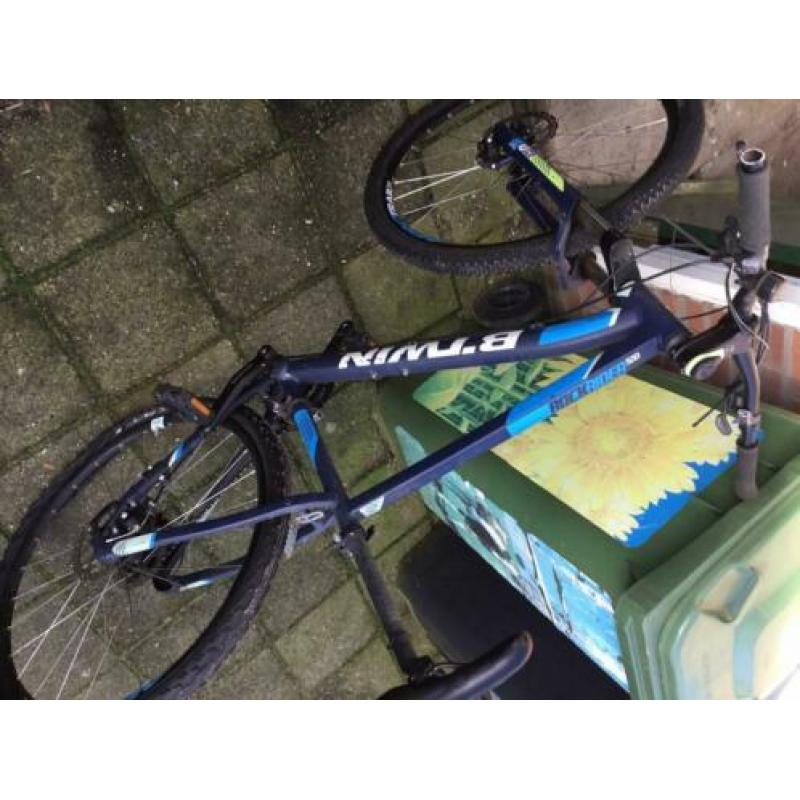 Mooie Moutainbike met wat dingen te doen