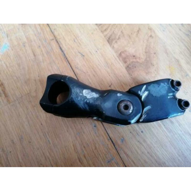 Vlinderstuur + Shimano Deore shifters en stuurpen.