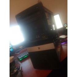 Pc HP met scherm en toetsenbord en muis