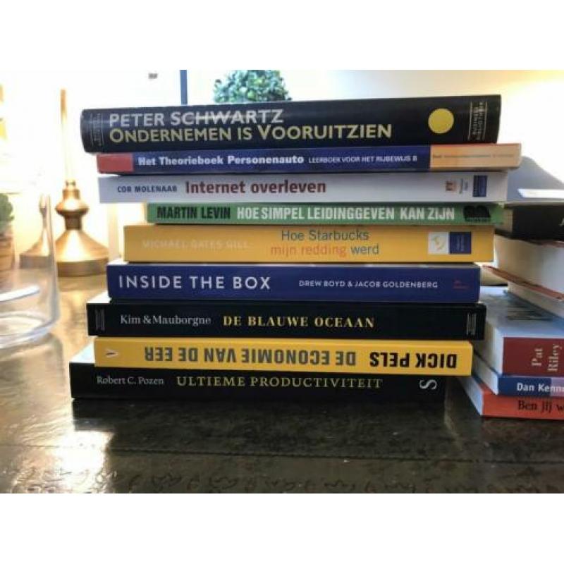 Een hele stapel boeken (zie omschrijving)