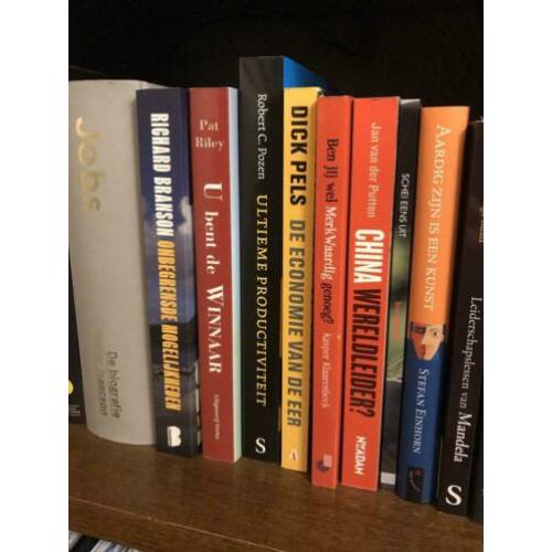 Een hele stapel boeken (zie omschrijving)