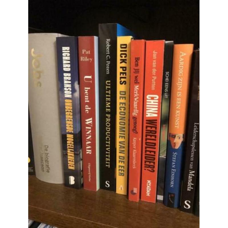 Een hele stapel boeken (zie omschrijving)