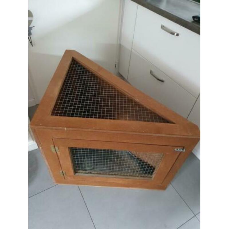 Hok voor konijntje of cavia. Met zinken plaat.