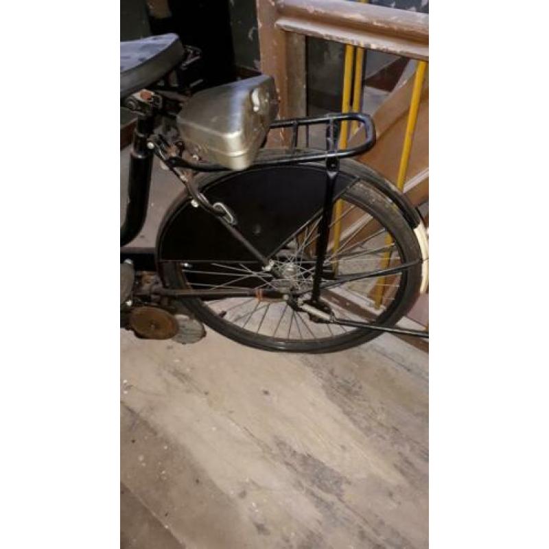 Rijwiel met hulpmotor.