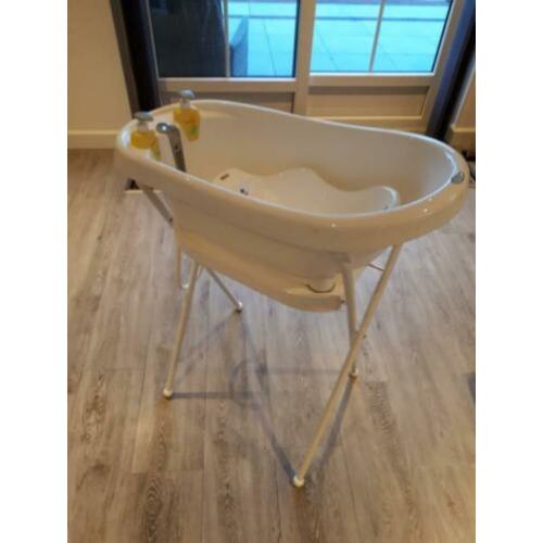 Babybadje met standaard en tummy tub