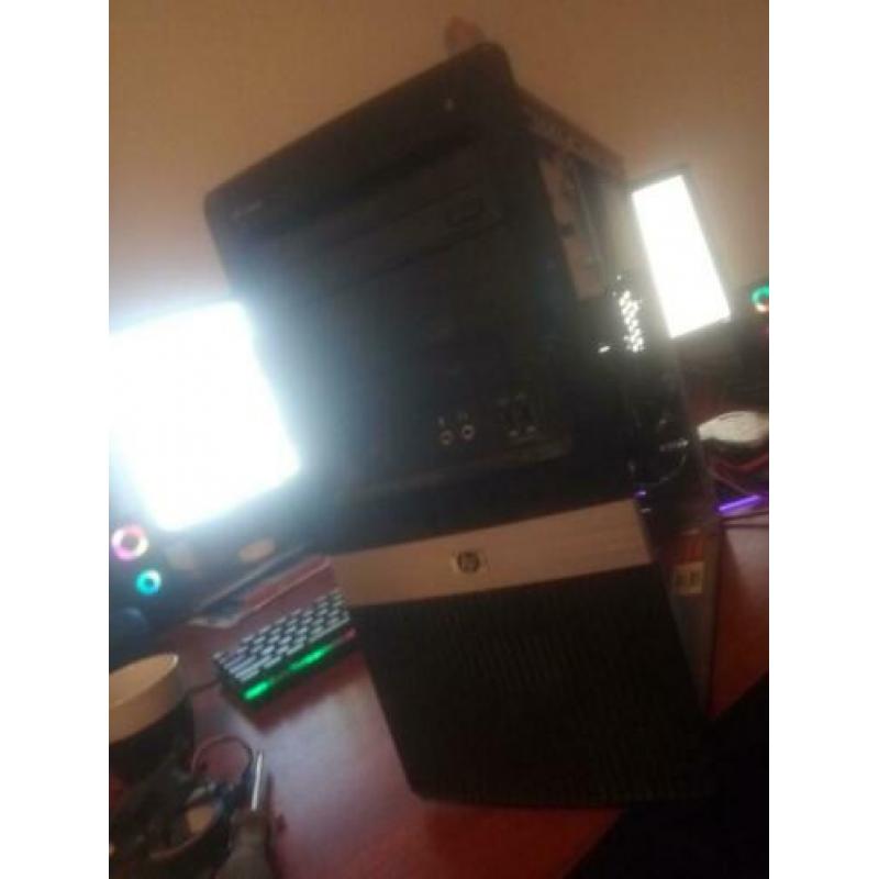 Pc HP met scherm en toetsenbord en muis
