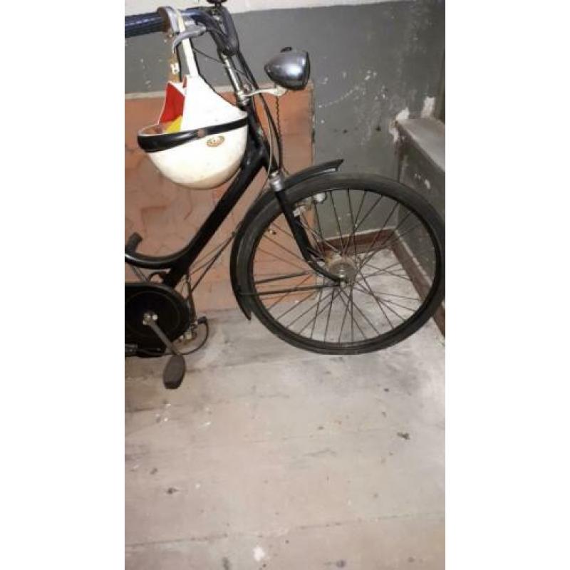 Rijwiel met hulpmotor.