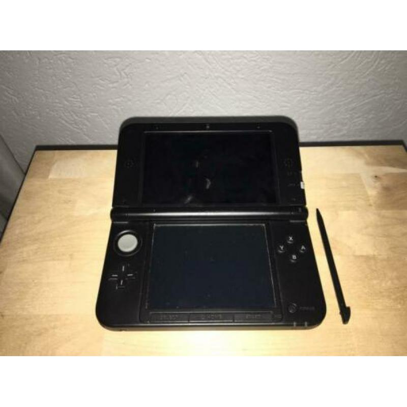 Nintendo 3DS XL met 15 3DS games