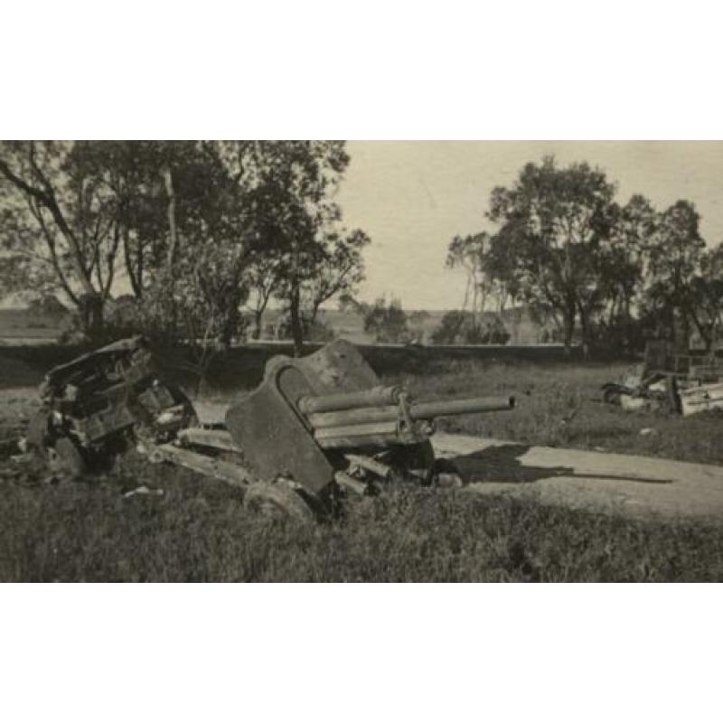 WOII foto : Vernietigd stuk geschut