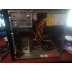 Pc HP met scherm en toetsenbord en muis