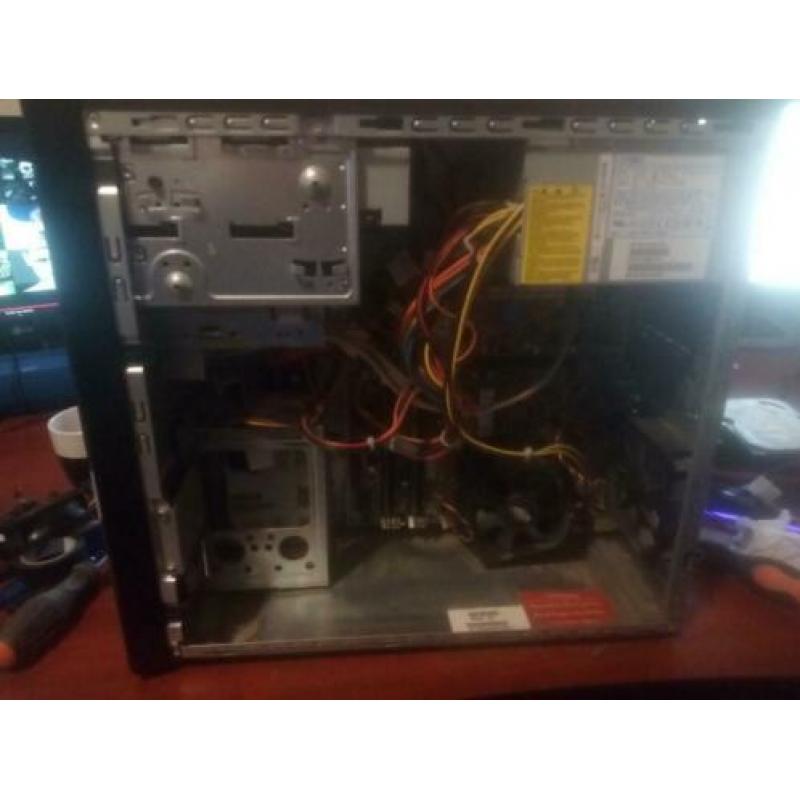 Pc HP met scherm en toetsenbord en muis