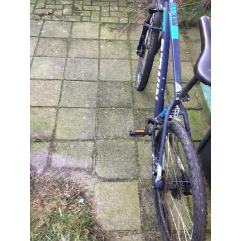 Mooie Moutainbike met wat dingen te doen