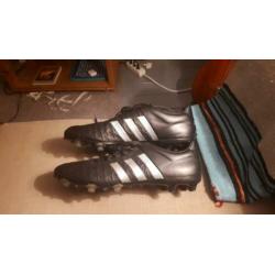 Adidas voetbalschoenen zwart maat 46 (zo goed als nieuw)