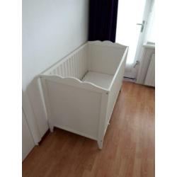 Ikea wit kinderledikant met matras.