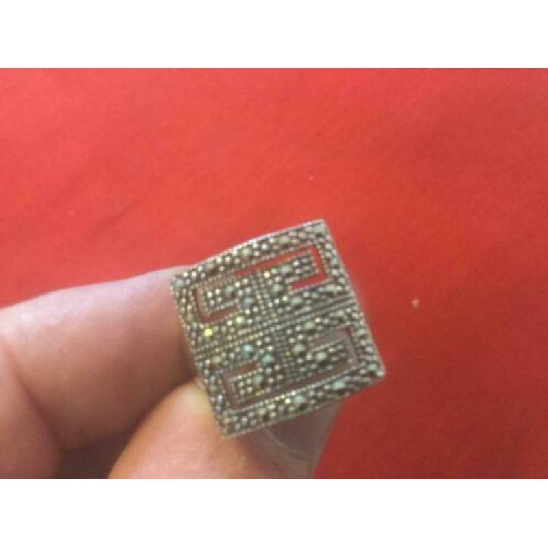 Zeer mooie ring, apart, zilver .925. Met markasiet