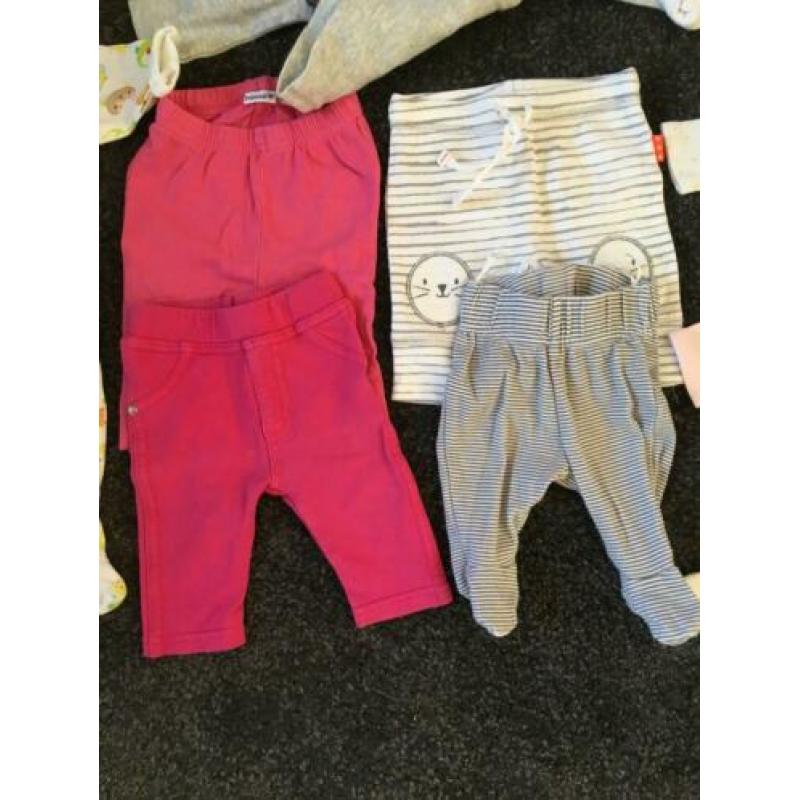 Neutrale/ meisjes babykleding maat 50