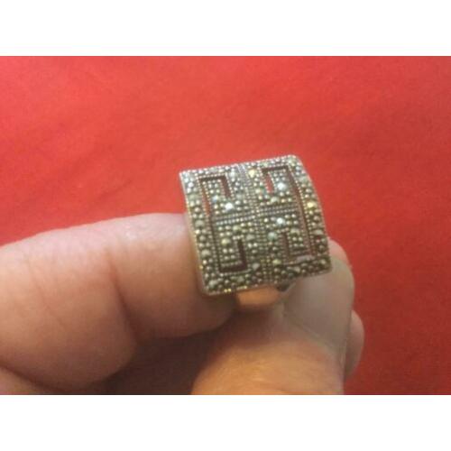 Zeer mooie ring, apart, zilver .925. Met markasiet