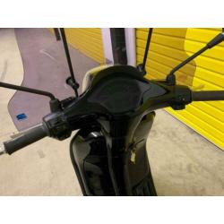 Vespa sprint snor 2016 black on black