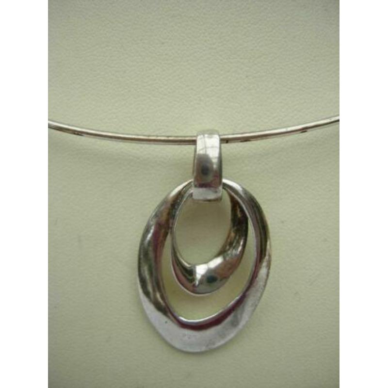 Zilveren Spang met Art-Deco Hanger.