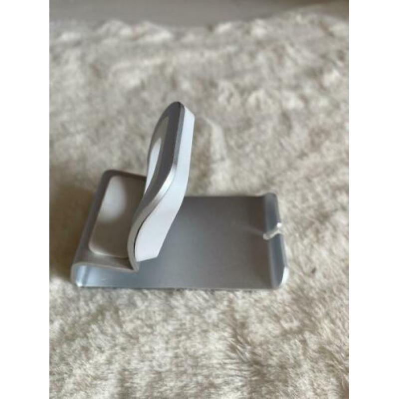 Apple Watch standaard met kabel inkeping. ZGAN!