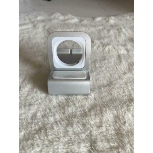Apple Watch standaard met kabel inkeping. ZGAN!