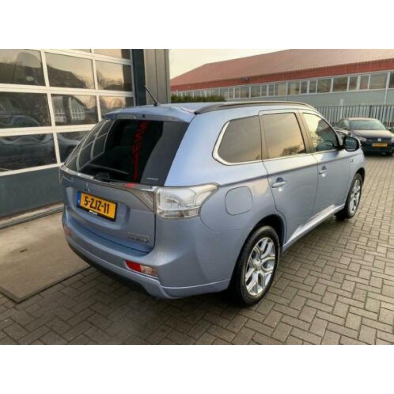 Mitsubishi Outlander 2.0 PHEV Instyle 4WD / Navi / Camera /