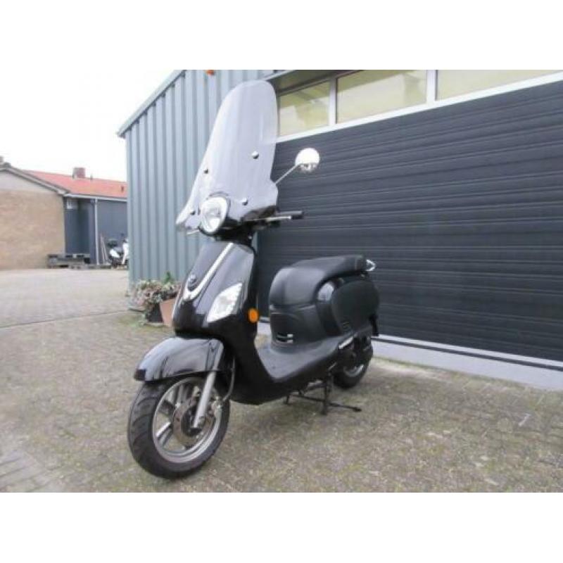 Sym fiddle 3 4t 25 km snor 12-2014 zwart 5500km + windscherm