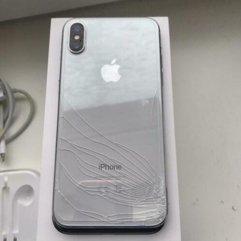 iPhone X 64GB te koop maar scherm kapot. MOET NU WEG