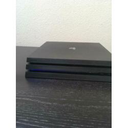 Sony PS4 PRO, incl 4 games