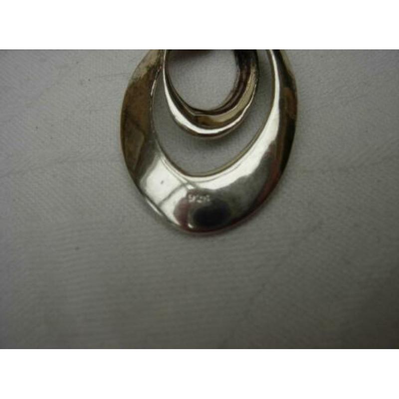 Zilveren Spang met Art-Deco Hanger.